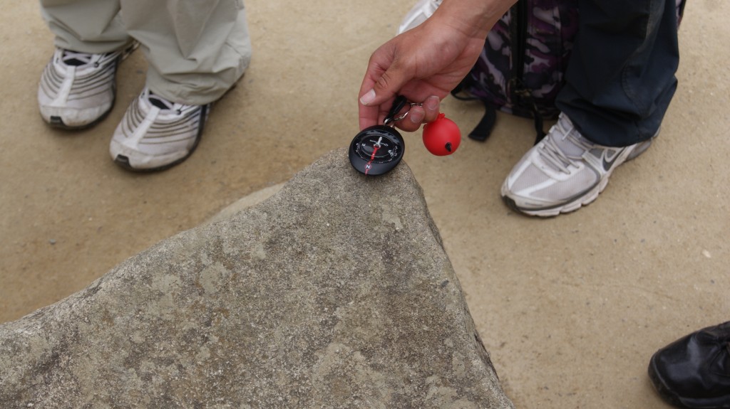 ... inkad tundsid siis juba kompassi, kuigi kivi näol oli põhja-lõuna suund määratud!